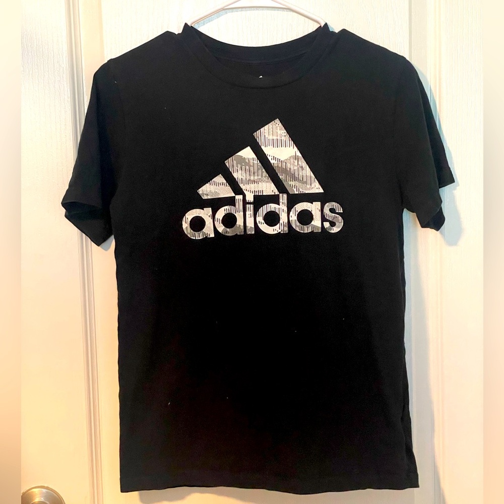 NWOT Adidas Boys Tee size M 10/12